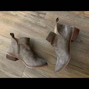 Steve Madden botties